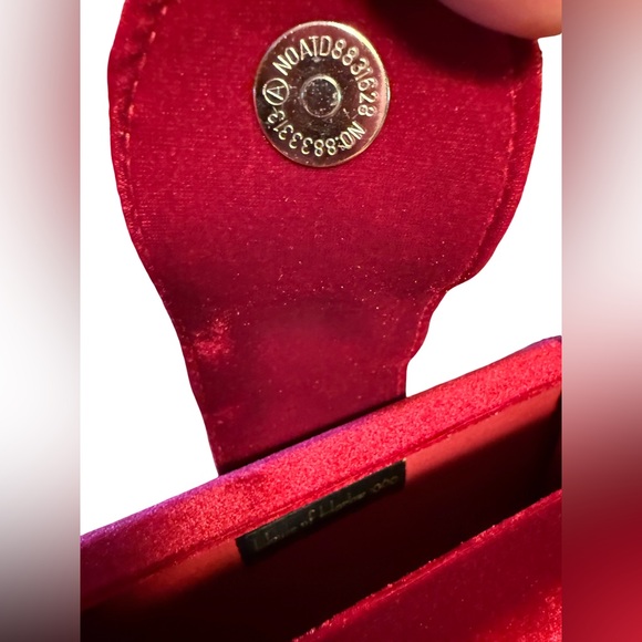 House of Harlow 1960 NWT Stunning Ruby Red Velvet Jeweled Crossbody Clutch (209) - Picture 7 of 10